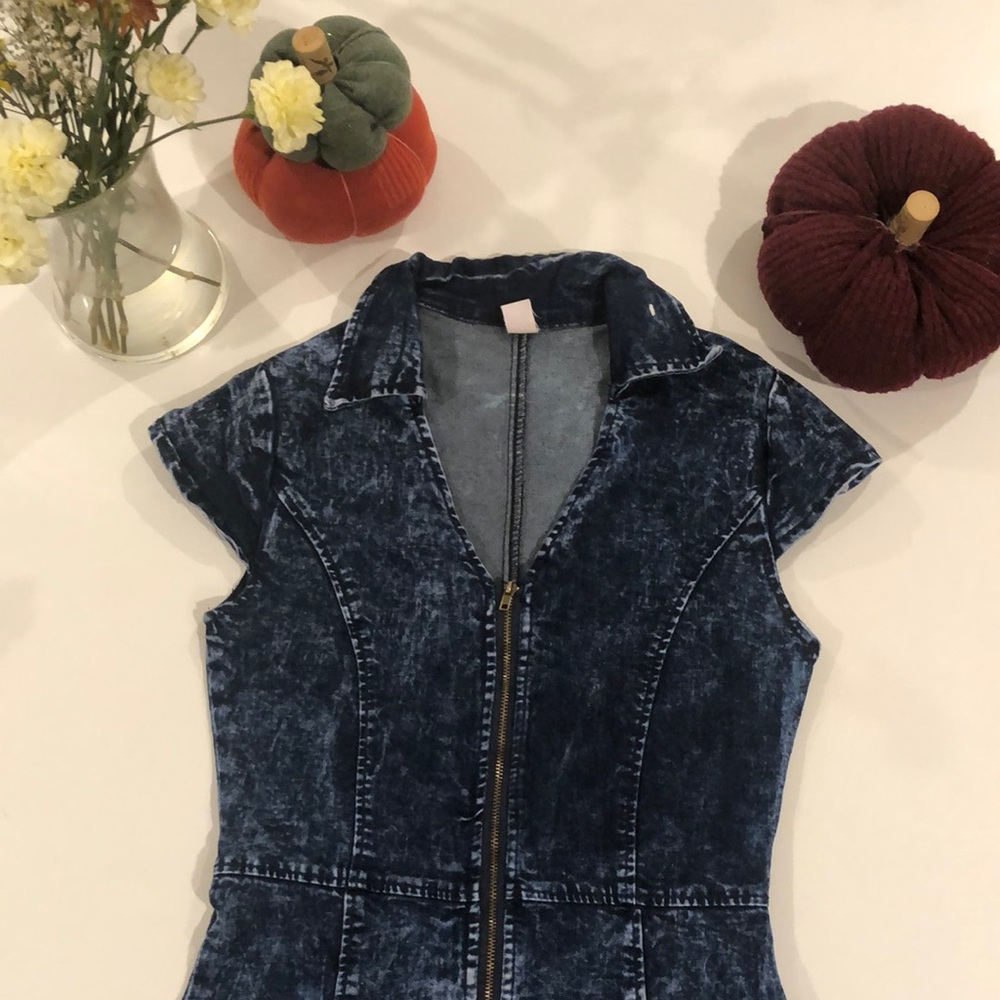 Bodycon denim dress with zipper and collar size small